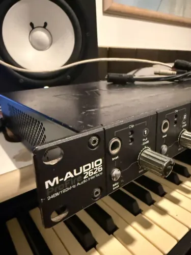 Interface M-Audio ProFire 2626 FireWire com fonte e cabos