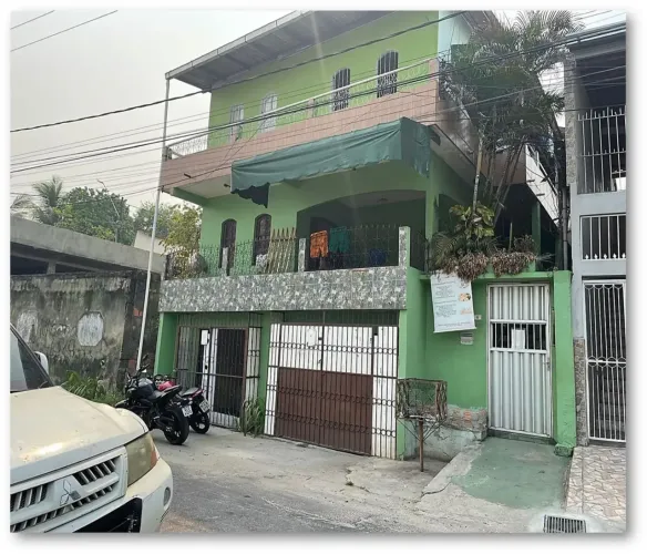 Prédio residencial com renda, 424 m² e 8 quartos à venda no Japiim