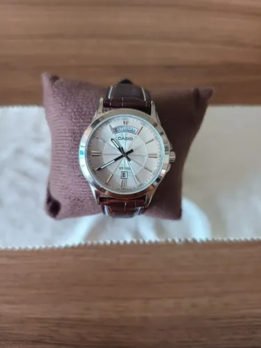 Relógio Casio MTP-1381L-7AVDF - Dress watch elegante e versátil