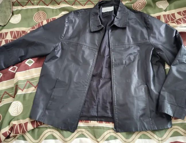 Vendo jaqueta de couro legítimo importada valor100 reais