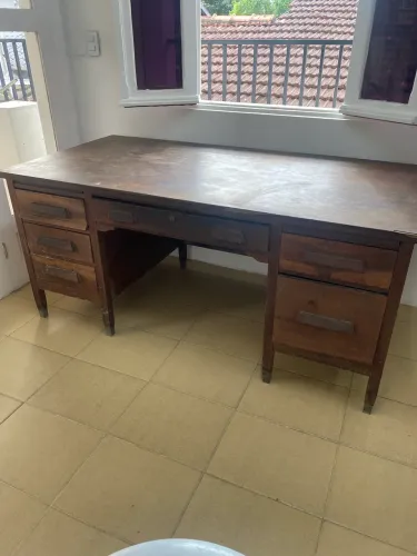 Birô antigo medindo 1,70x0,85