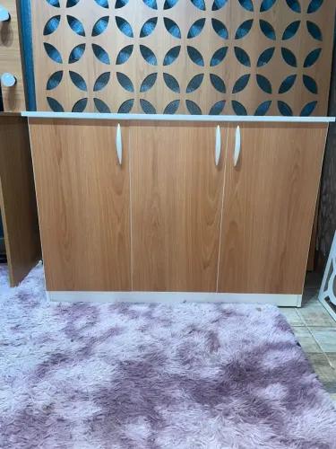 Balcão de 3 portas amadeiradas em mdf