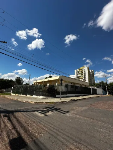 Casa Ampla com Piscina em Terreno de 550m2 - Excelente Localização