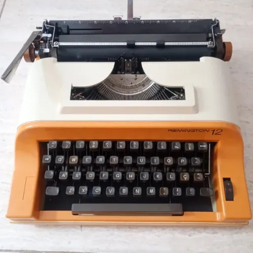 maquina de escrever e datilografia remington para decoração