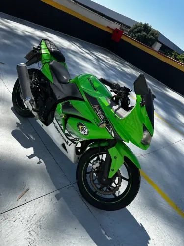 Moto nova e totalmente revisada