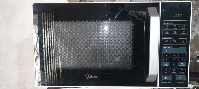 Microondas Midea 29 litros 6 messes de uso