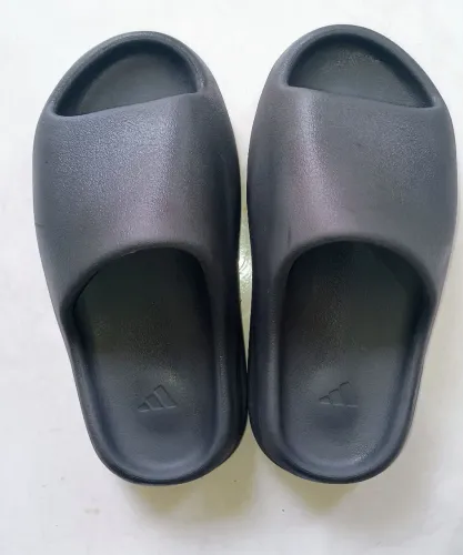 Slide Adidas Yeezy n°34