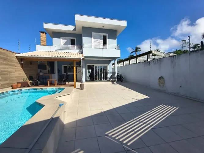 Casa de Alto Padrão 4 suites- Piscina - 296m² - área Gourmet - Florida - Praia Grande