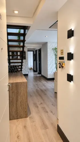 Cobertura para venda possui 168 metros quadrados com 3 quartos em Mercês - Curitiba - Para