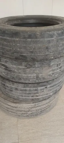 4 pneus 215/75/17.5