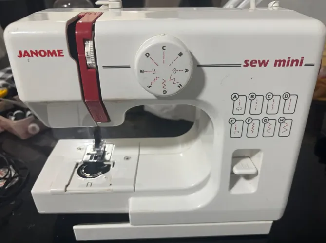 Máquina de costura Janome Sew Mini