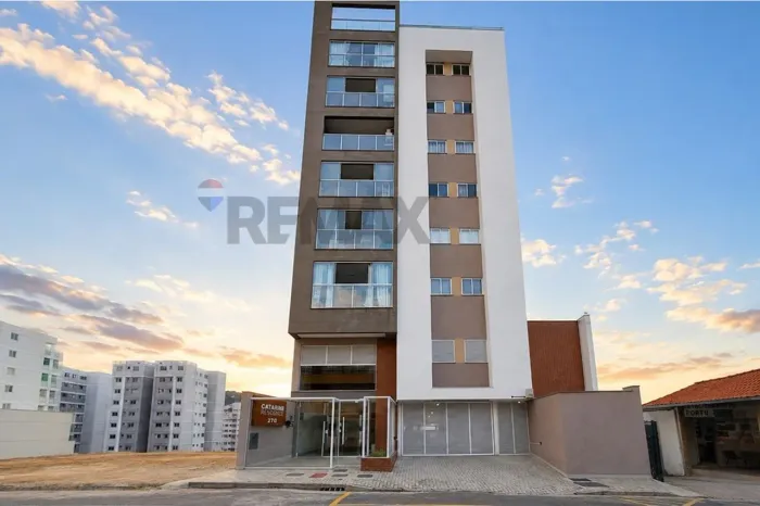 Cobertura sofisticada com jacuzzi, área gourmet e 6 vagas no Santa Catarina