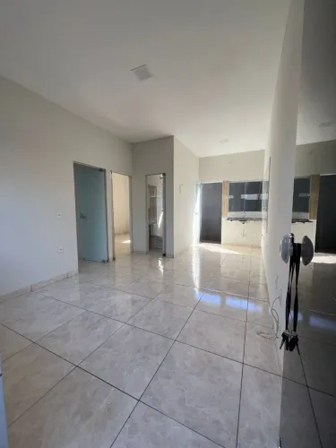 CASA PRA ALUGAR - 2 QUARTOS <br>50m²<br>? 2 Quartos<br>? 1 Vaga<br>? 1 Banheiro
