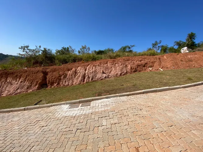 Terreno em condomínio fechado com 1043 m² por 185 mil e belíssima vista
