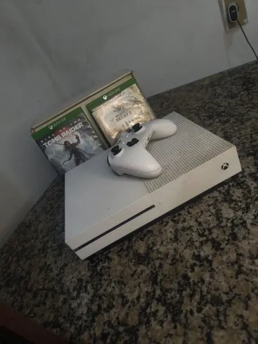 XBOX ONE S 1TB COMPLETO ÓTIMO ESTADO