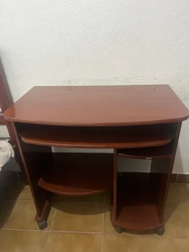 Mesa para Computador/Escritório com Bandeja Deslizante e Rodinhas
