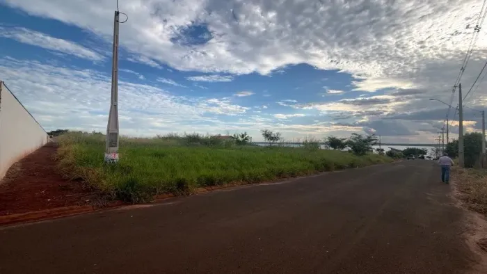Terreno em condômino frente ao clube náutico de Santa Clara