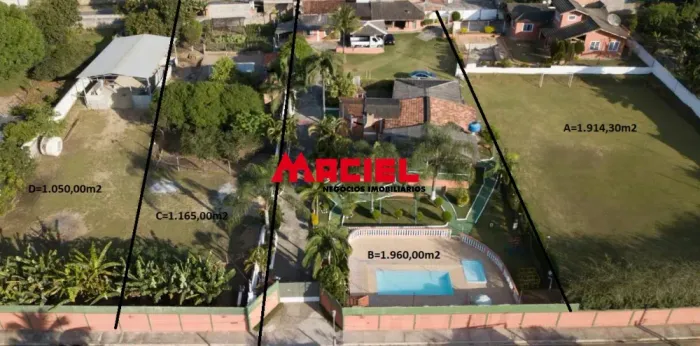 Belíssima chácara no Jd Santa Hermínia (zona leste) - 3 casas / piscina / campo de futebol