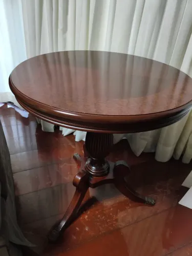 Mesa de centro em madeira maciça