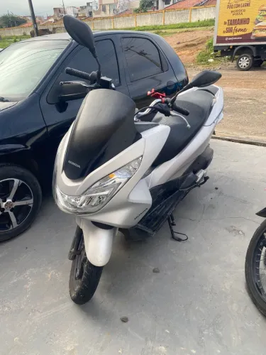 Pcx 2018 T/em carro