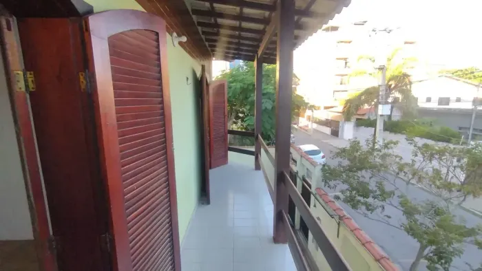 Sobrado para aluguel tem 70 metros quadrados com 2 quartos em Passagem - Cabo Frio - RJ