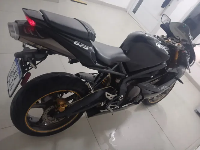 Triumph Daytona 675I toda original