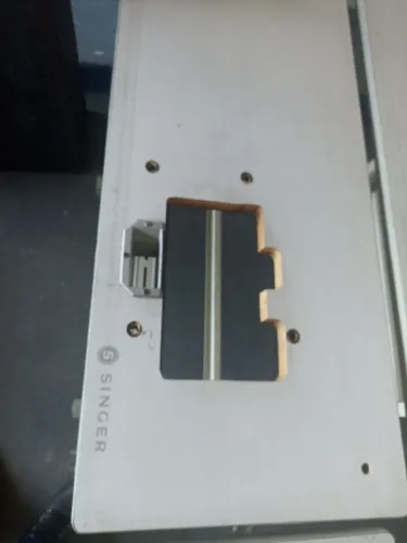 Mesa para máquina de costura 