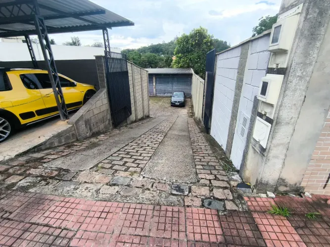 Alugo espaço na rua São Paulo número 700, em frente a localiza veículos