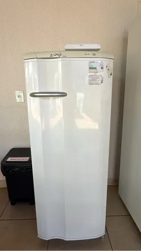 Geladeira Eletrolux 260lt