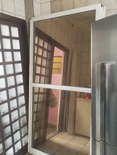 Porta de correr de 6 folhas de 1 metro
