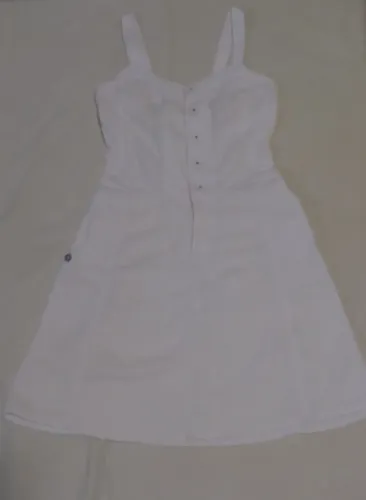 Vestido branco em algodao com bolsos laterais e elastex nas costas