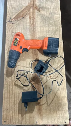 Parafusadeira/Furadeira Black & Decker 9.6v