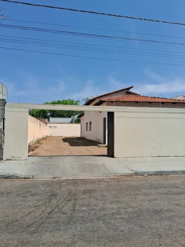 Casa com 2 quartos em condomínio na 305 sul
