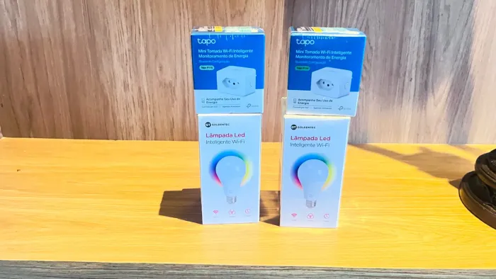 Kit Automação Residencial (2 Tomadas Tapo P110 + 2 Lâmpadas Smart Wi-Fi