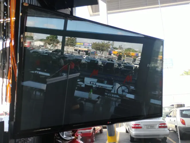 Televisão 50 polegadas LG   não é smart