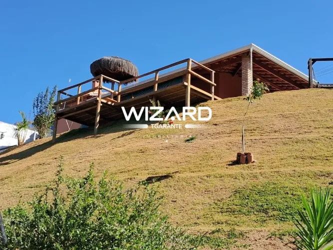 Chácara à venda em Pinhalzinho com 3 dormitórios, deck de madeira, linda vista panorâmica