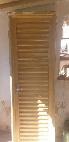Porta de metal, com portal, 60x2.10