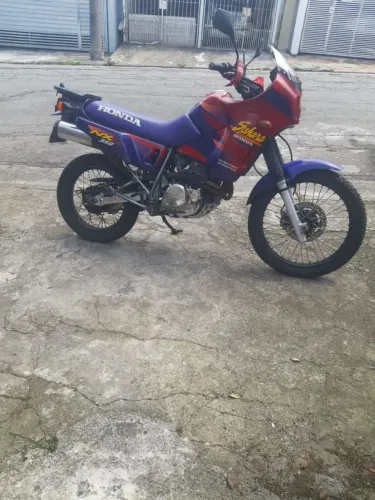 Moto Sahara impecável