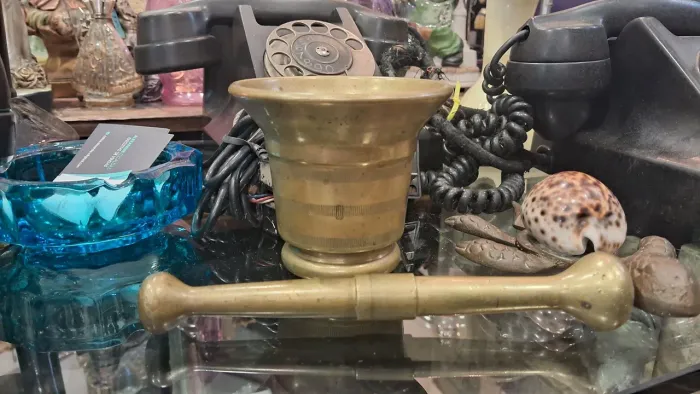 Antigo Pilão e almofariz em bronze para decoração Med. 9 cm e 16 cm