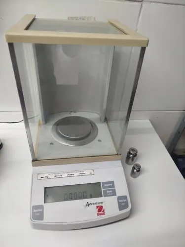 Vendo balança Ohaus Adventure 210g x 0,0001g usada em ótimo estado!