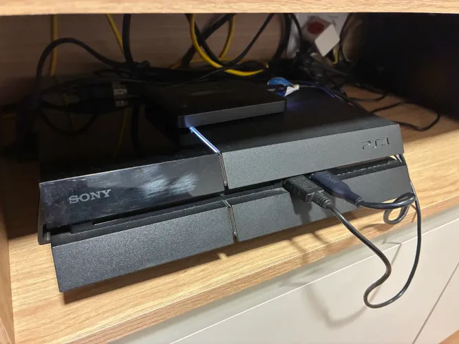 PlayStation 4 fat 500Gb + jogo - único dono