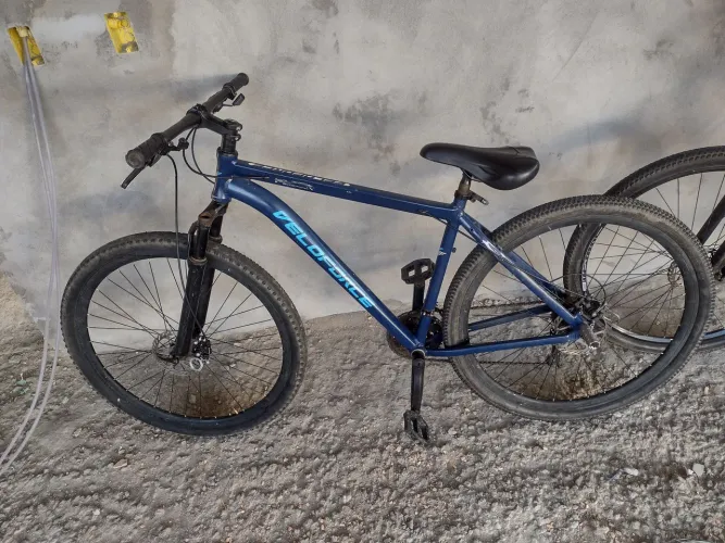 Vendo bicicleta aro 29 funcionando normal só pneu da frente está meio careca