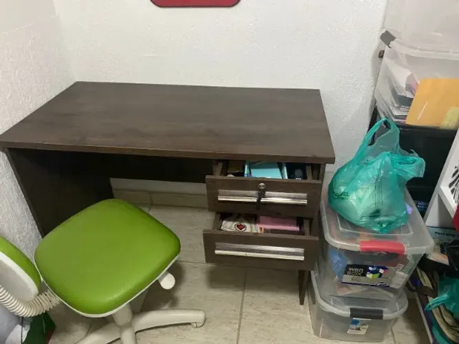 Mesa de Escritório em Madeira com duas gavetas