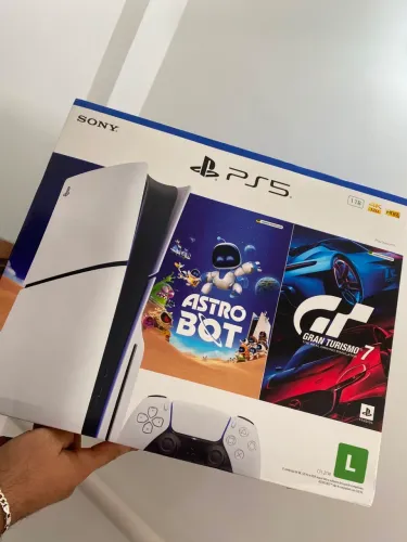 PlayStation 5 Slim (Edição com Leitor de Disco) 1 TB