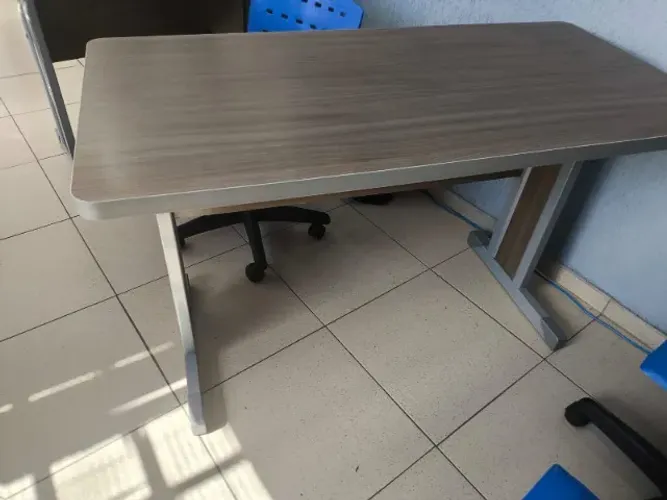 VENDO MESA DE ESCRITÓRIO - PERFEITO ESTADO
