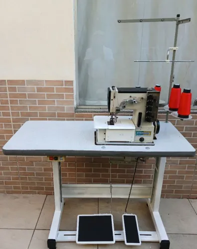 Maquina de costura Galoneira
