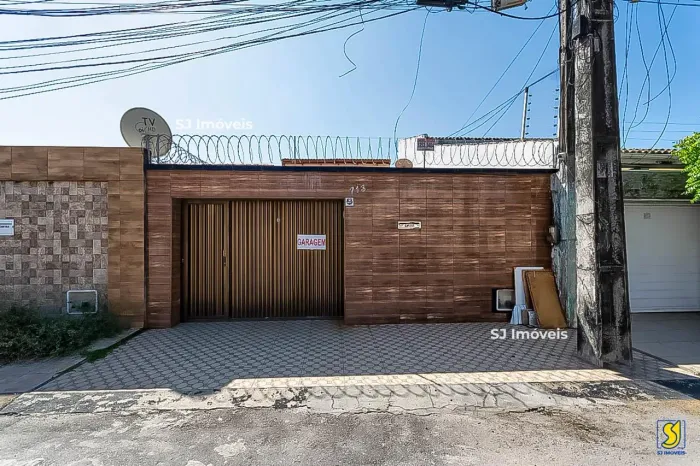 Casa com 3 suítes e quintal no Mondubim