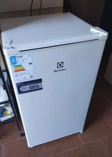 Vendo frigobar Eletrolux 90lts 110volts