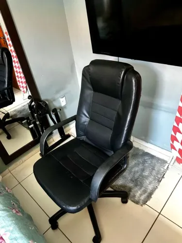 Cadeira de escritório muito confortável