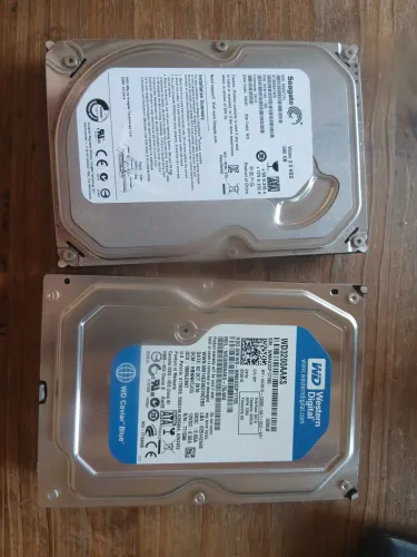 2 HD's SATA (500GB e 320GB) para desktop